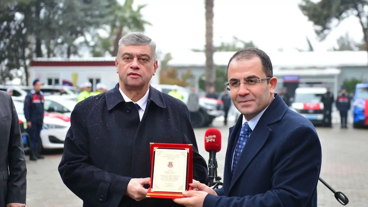 MAHMUT ARIKAN'A TEŞEKKÜR PLAKETİ